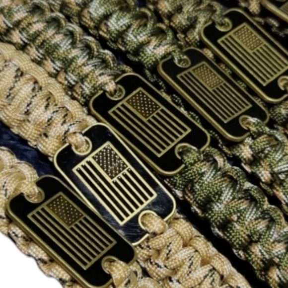 NWT Men's Bracelet Camouflage Woven USA Flag Charm Size 8.66 in - Picture 3 of 4